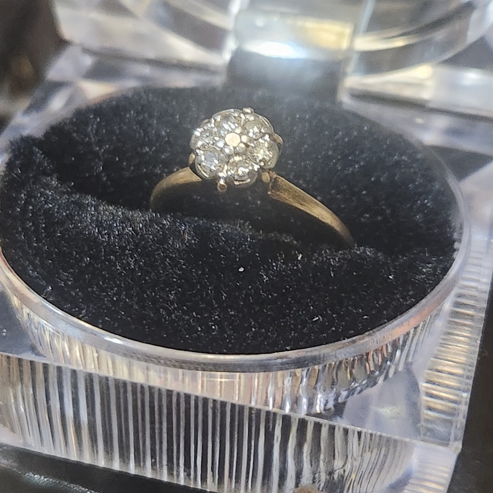 Vintage Solid Gold Diamond Ring - Picture 10 of 16